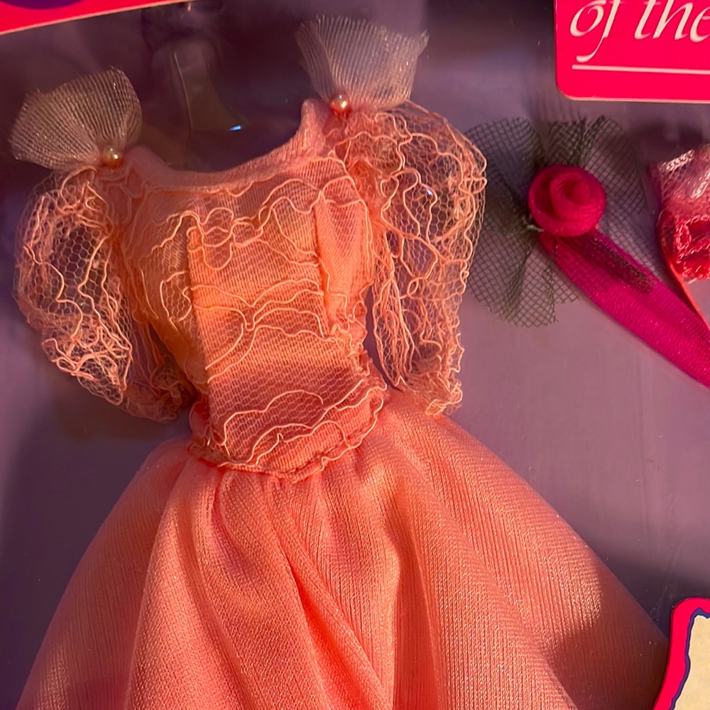 Barbie Collectors: Vintage NIB Barbie outfit - Picture 2 of 4